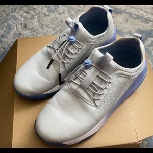 Clove nurse sneakers